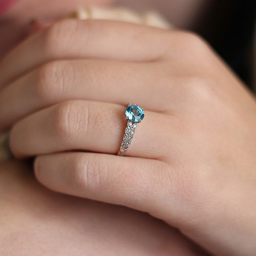 Серебряное кольцо с голубым топазом Swarovski Астория
