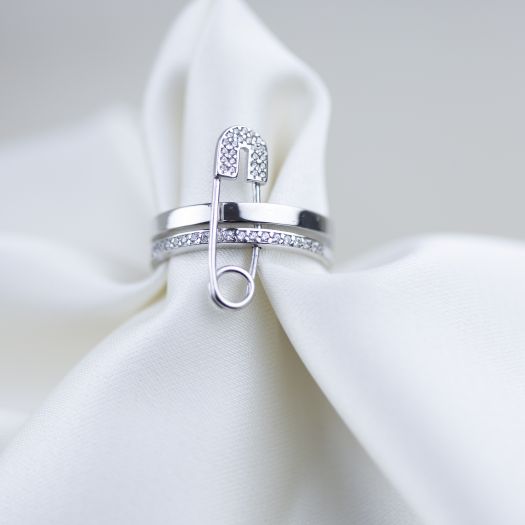 Серебряное кольцо с белыми камнями Булавка